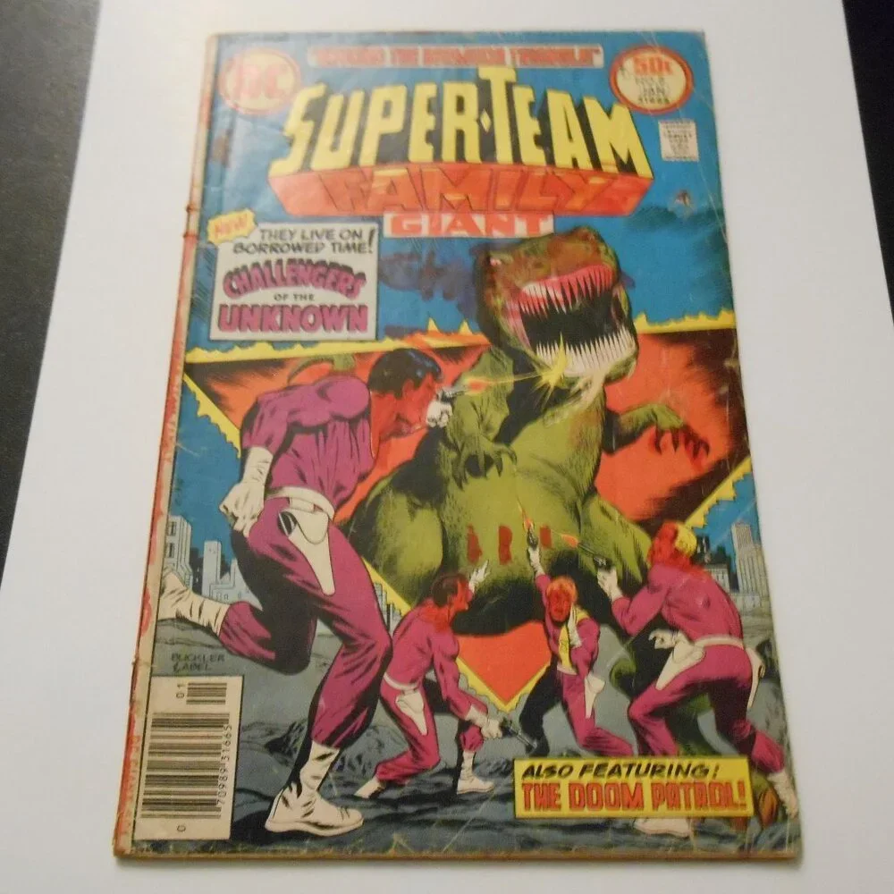 SUPERTEAM FAMILY # 8 Challengers of the Unknown Written by Steve Skeates - Picture 1 of 16